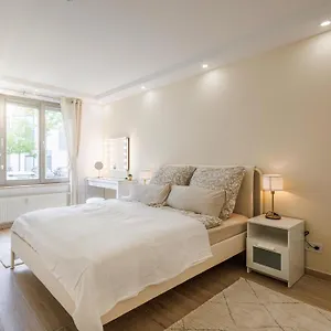 schone-wohnung-mit-terrasse-nahe-airport.find-berlin-hotels.com/